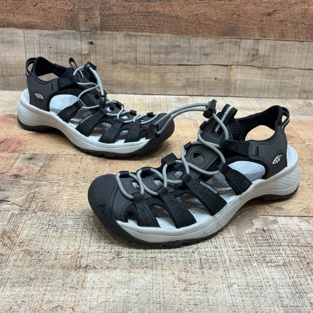 KEEN Sandals Womens Size 7 37.5 Black Fisherman Waterproof Outdoor Comfort Shoes